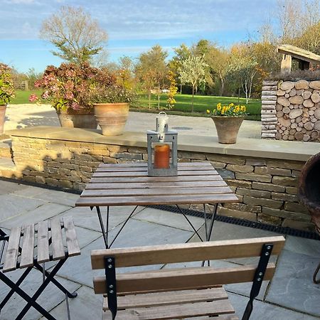 헤일리 Idyllic Secluded Hideaway With Countryside Views On The Edge Of The Cotswolds 빌라 외부 사진